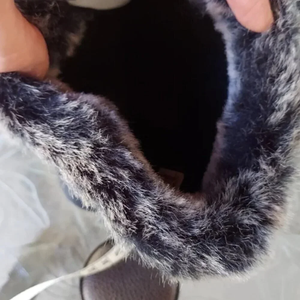 Athletech gray/black woman's boots. Size 6 Fur, Warm, Comfort.